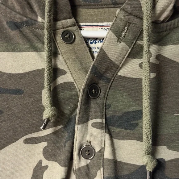 Camouflage Hoodie - Tee with front pocket - Picture 6 of 16